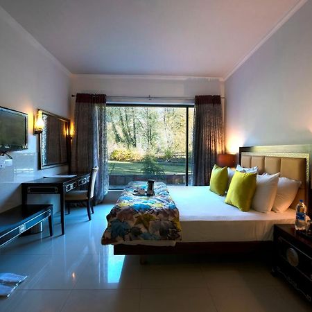 Mastiff Grand Manali Resort Bagian luar foto