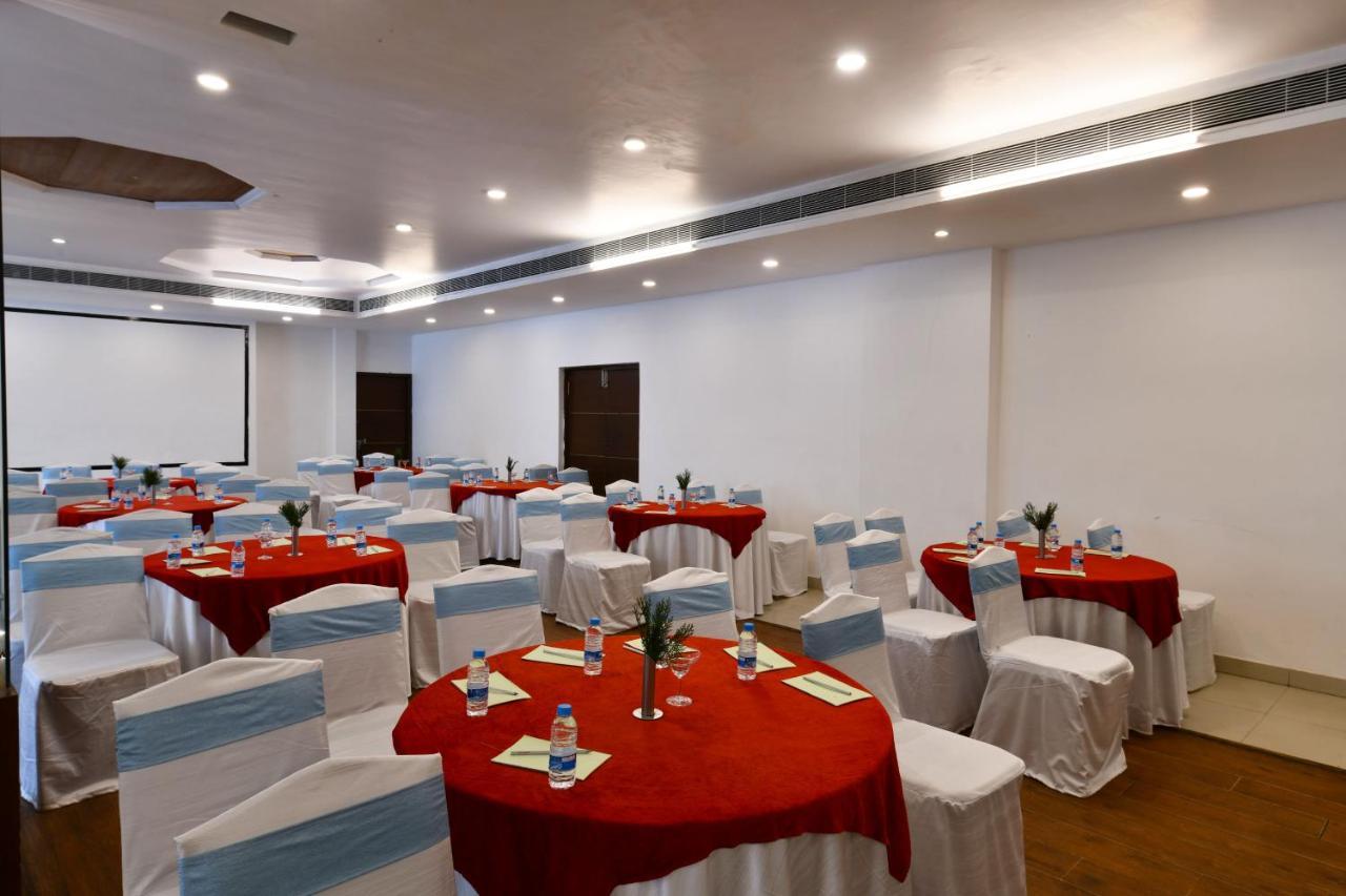Mastiff Grand Manali Resort Bagian luar foto