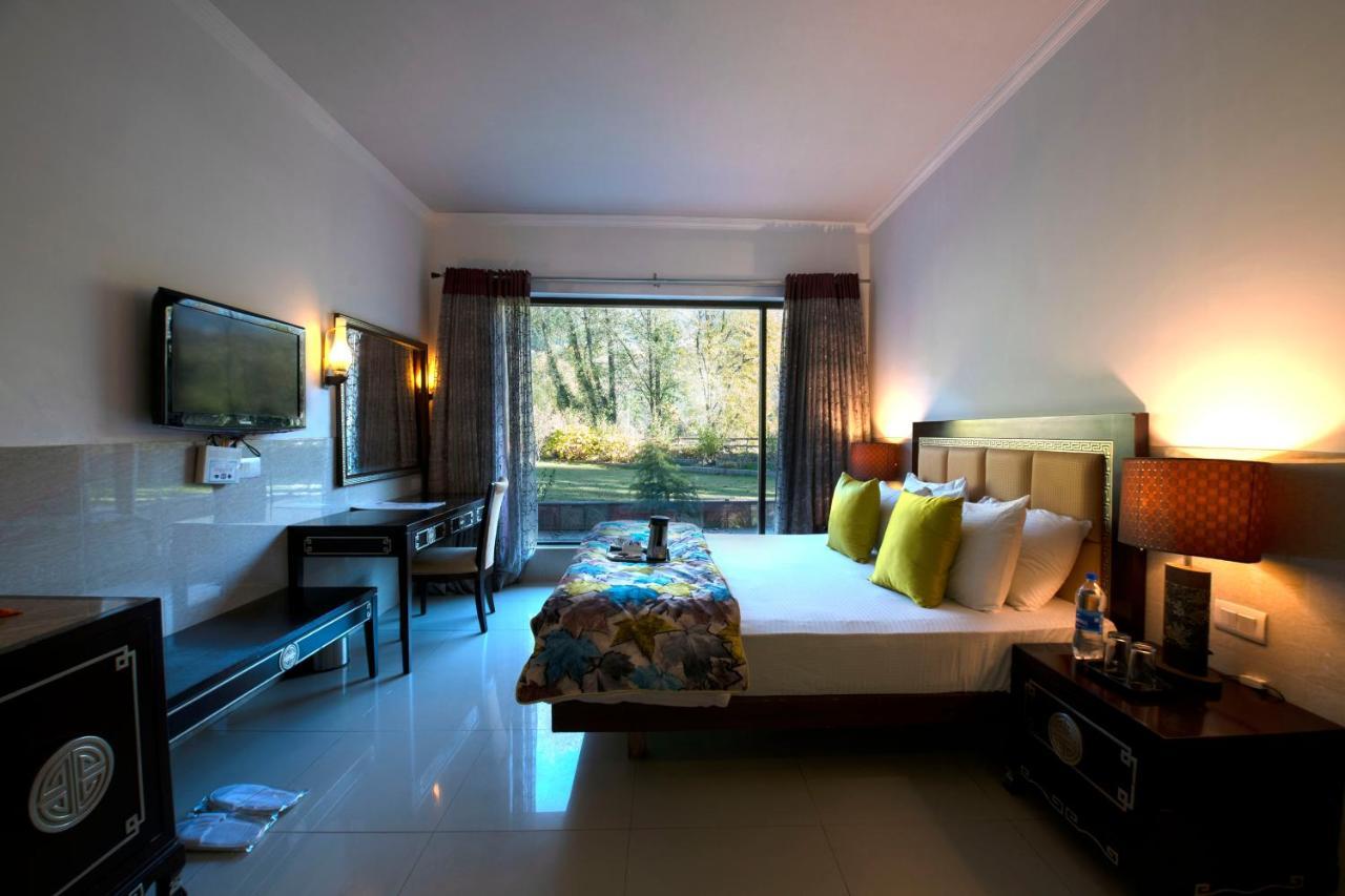 Mastiff Grand Manali Resort Bagian luar foto
