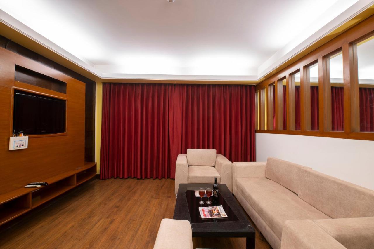 Mastiff Grand Manali Resort Bagian luar foto