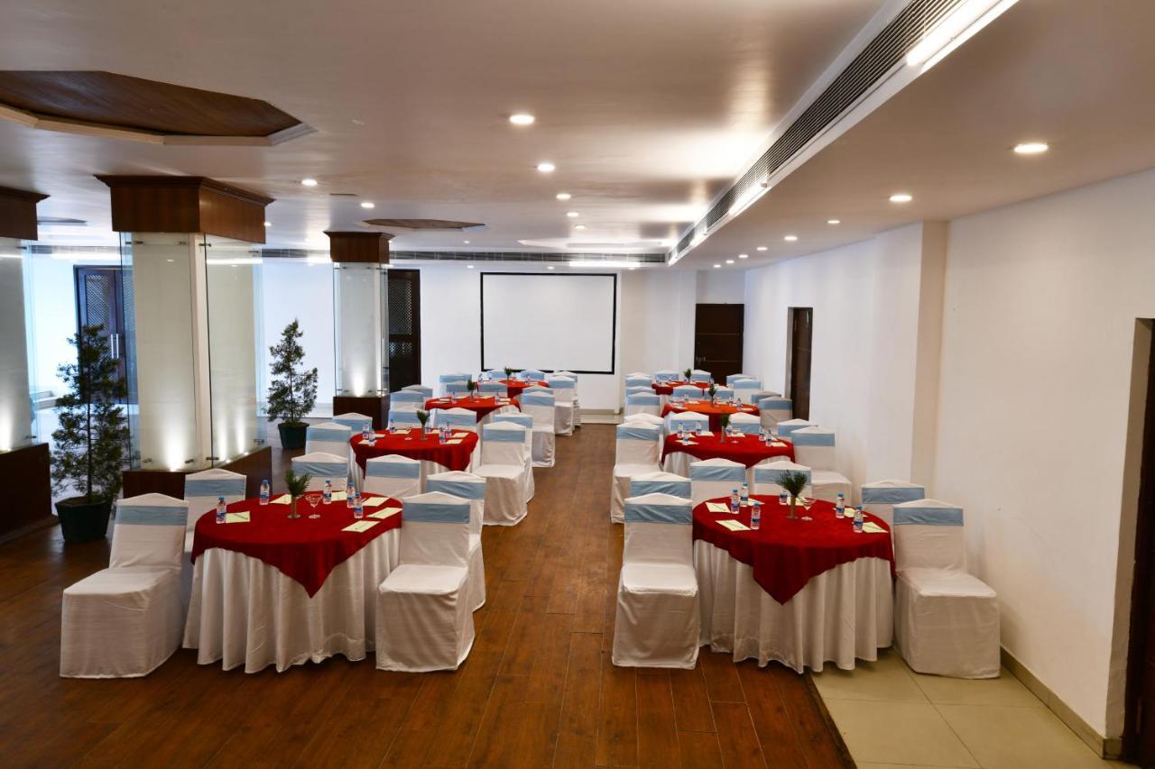 Mastiff Grand Manali Resort Bagian luar foto