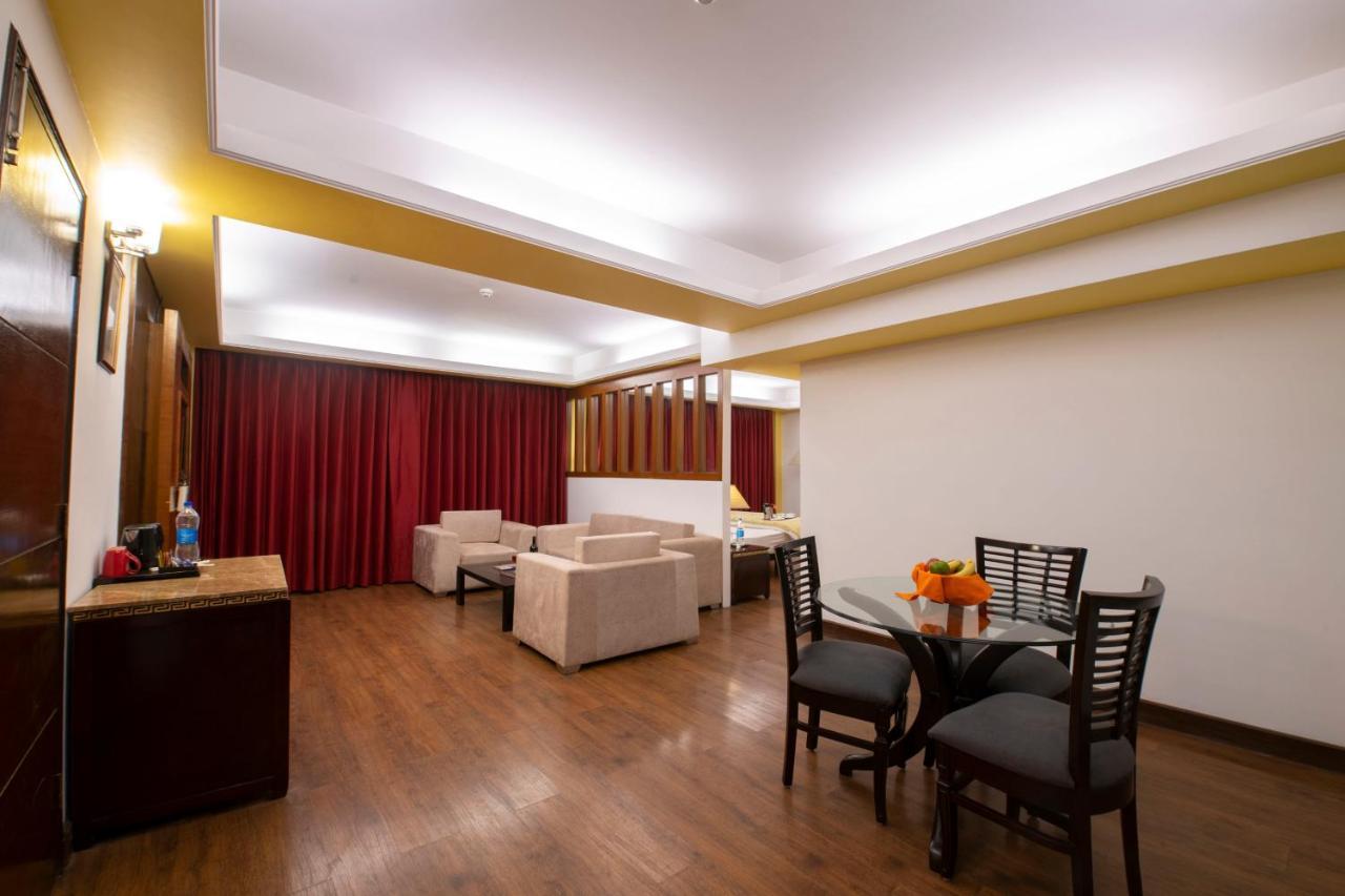 Mastiff Grand Manali Resort Bagian luar foto