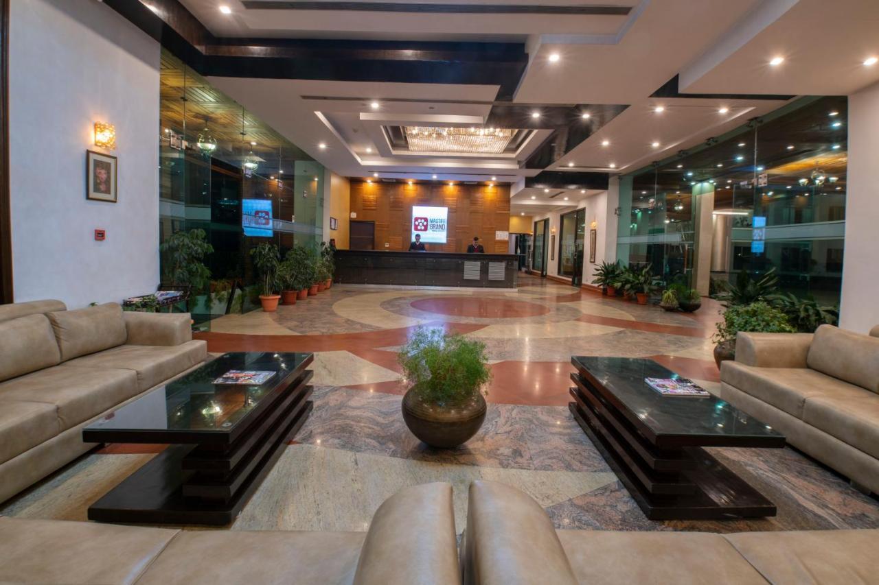 Mastiff Grand Manali Resort Bagian luar foto