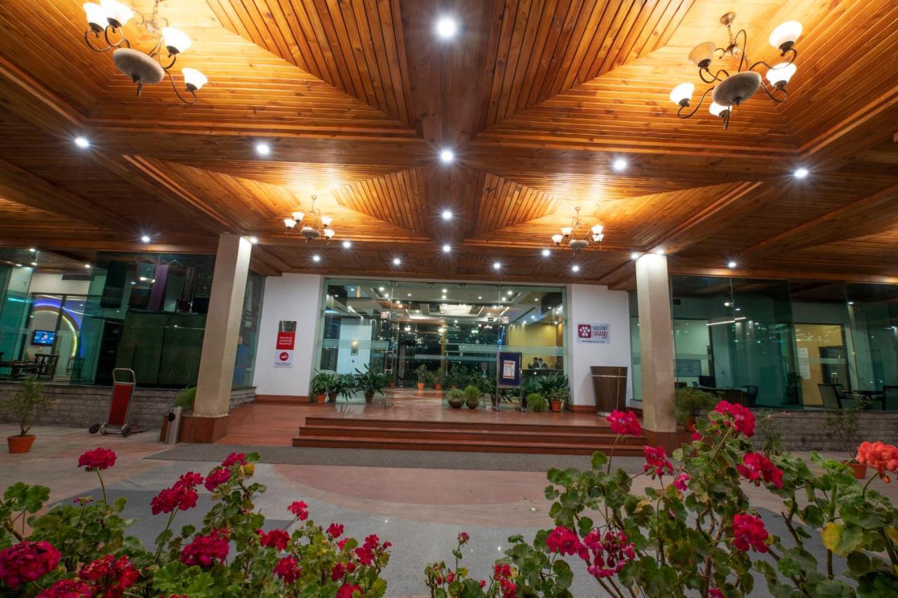 Mastiff Grand Manali Resort Bagian luar foto