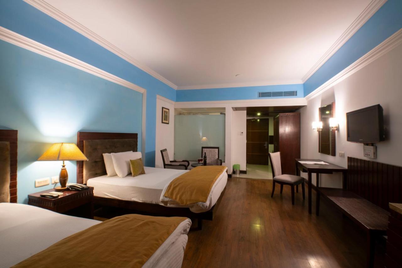 Mastiff Grand Manali Resort Bagian luar foto