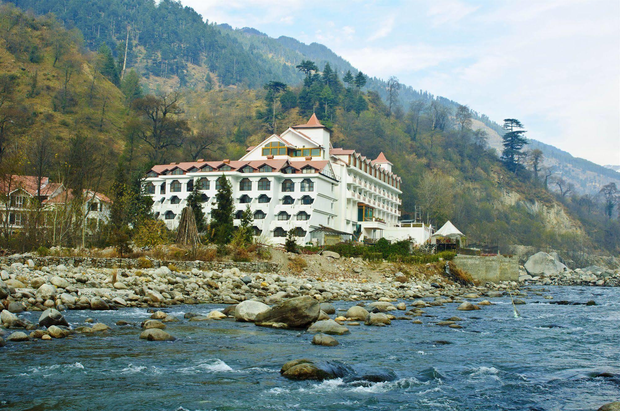 Mastiff Grand Manali Resort Bagian luar foto